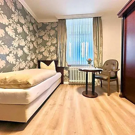 Deutsches Haus Mit Wlan Und Parkplatz, Hdz Und Kliniken In Der Naehe, Direkt An Der A2 Und A30 Gelegen Hotel Löhne